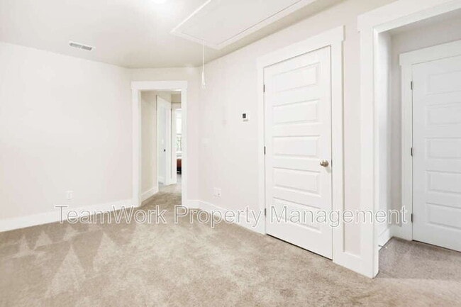 Building Photo - 7722 Park Gate Dr