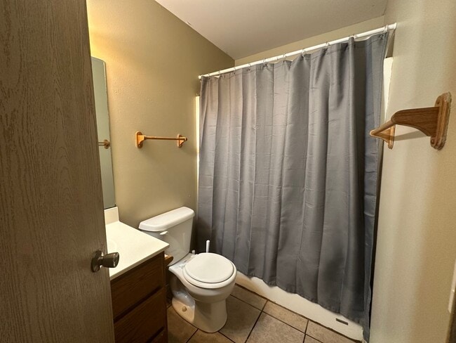 Building Photo - Welcome to this charming 3-bedroom, 2-bathroom home located in the heart of Russellville, AR.