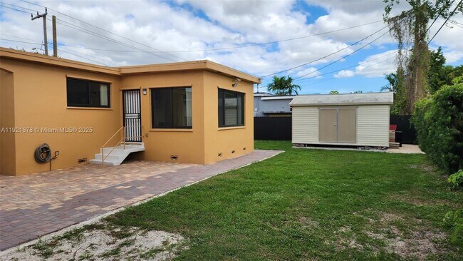 Building Photo - 8010 SW 16th St