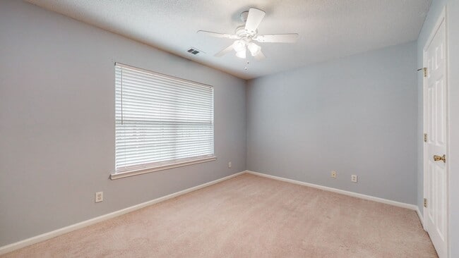 Building Photo - 4 Bedrooms, 2 Bathrooms in the Heart of Richmond Hill - Mulberry Subdivision