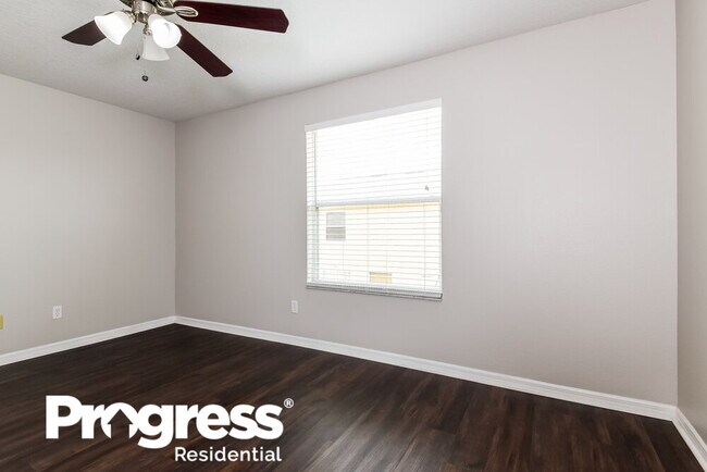 Building Photo - 693 Cresting Oak Cir