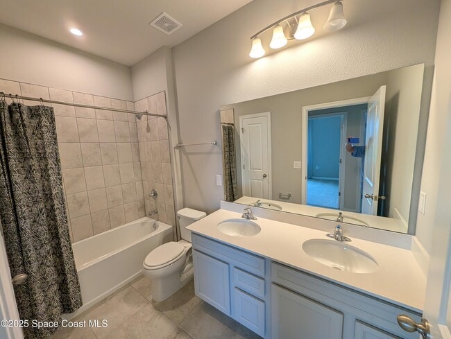 Building Photo - 2273 Landing Dr