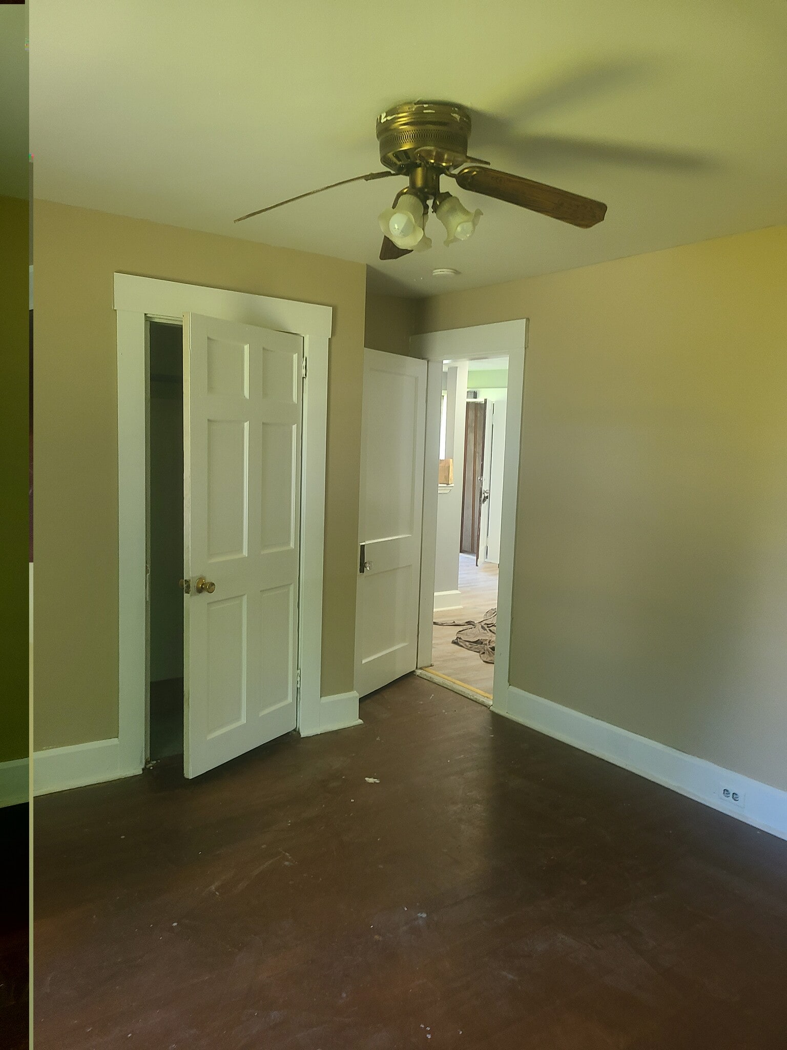 second bedroom - 52 Main St