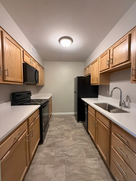 Building Photo - Shoreline Apartments