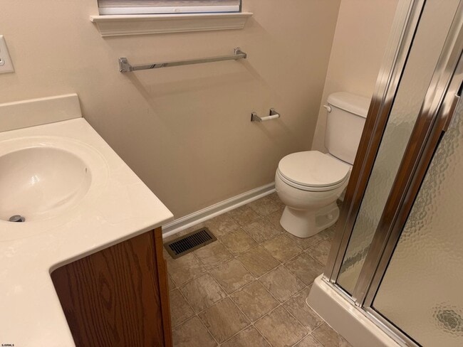 Building Photo - 551 London Ct