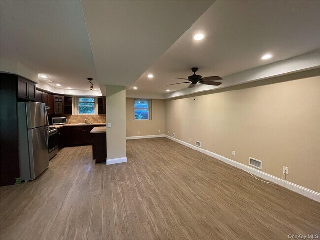 Building Photo - 328 E Broadway