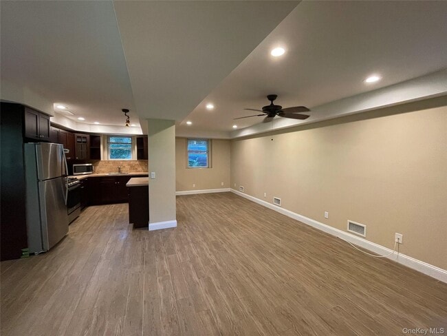 Building Photo - 328 E Broadway