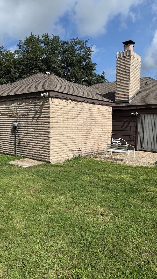 Building Photo - 15115 Corona Del Mar Dr