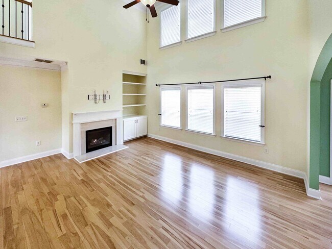 Building Photo - 6BR, 4BA, In-Law Suite