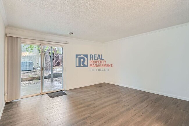 Building Photo - 5300 E Cherry Creek S Dr