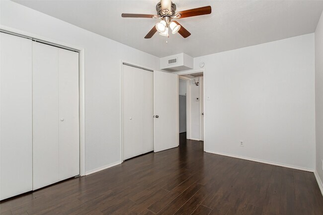 Building Photo - 5722 Gaston Ave