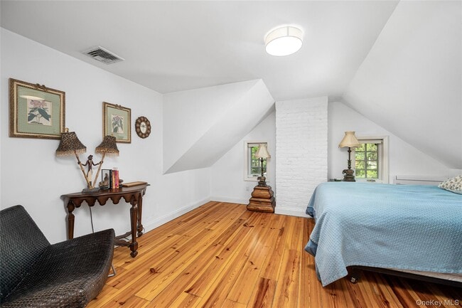 Building Photo - 197 US-9W