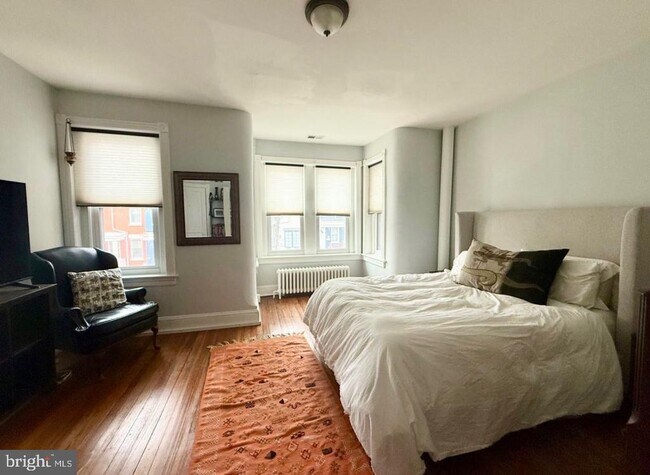 Building Photo - 768 Harvard St NW