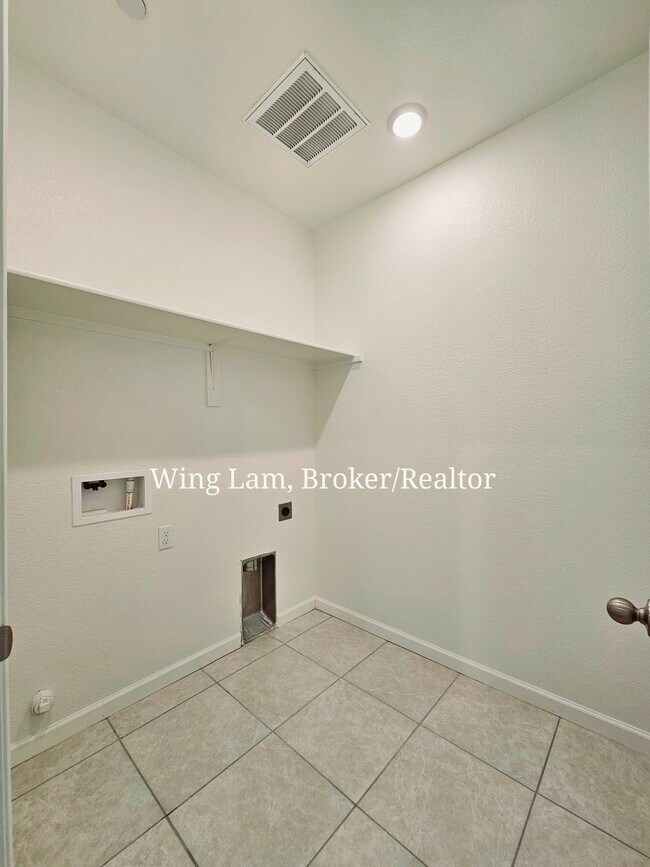 Building Photo - 3165 Sunny Gate Ln