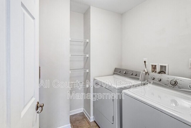 Building Photo - 15072 Leicestershire St