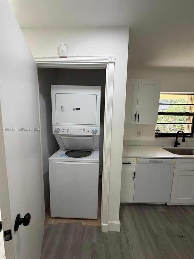 Building Photo - 6560 SW 49th St