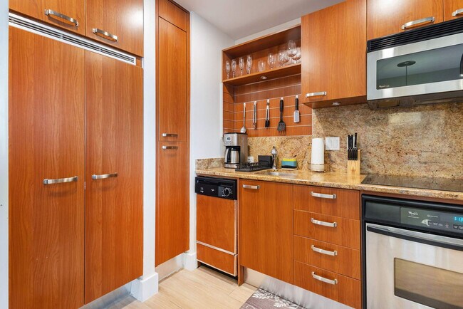 Building Photo - 1395 Brickell Bay Dr