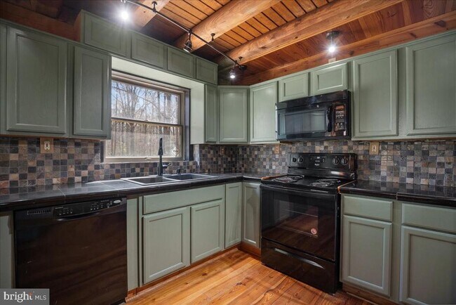 Building Photo - 2200 Blanchard Pl
