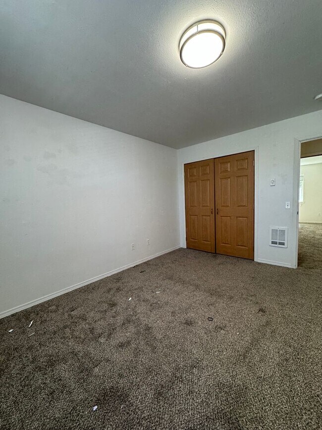 Building Photo - 1512 N Brook Ct