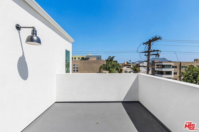 Building Photo - 11241 Morrison St