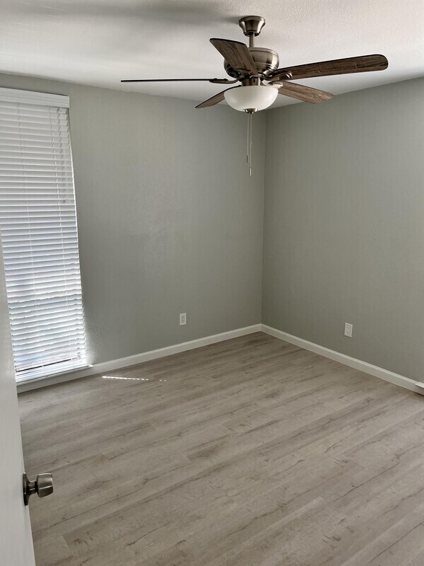 Building Photo - 7522 Holly Hill Dr