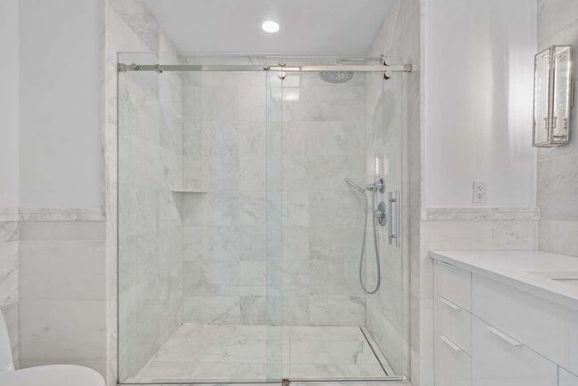 Building Photo - 9 Ave at Port Imperial