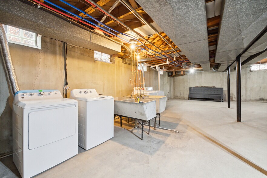 laundry area - 204 Catalpa Dr