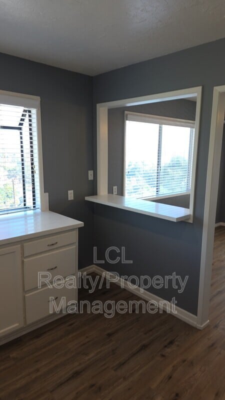 Building Photo - 33361 Gisborne St