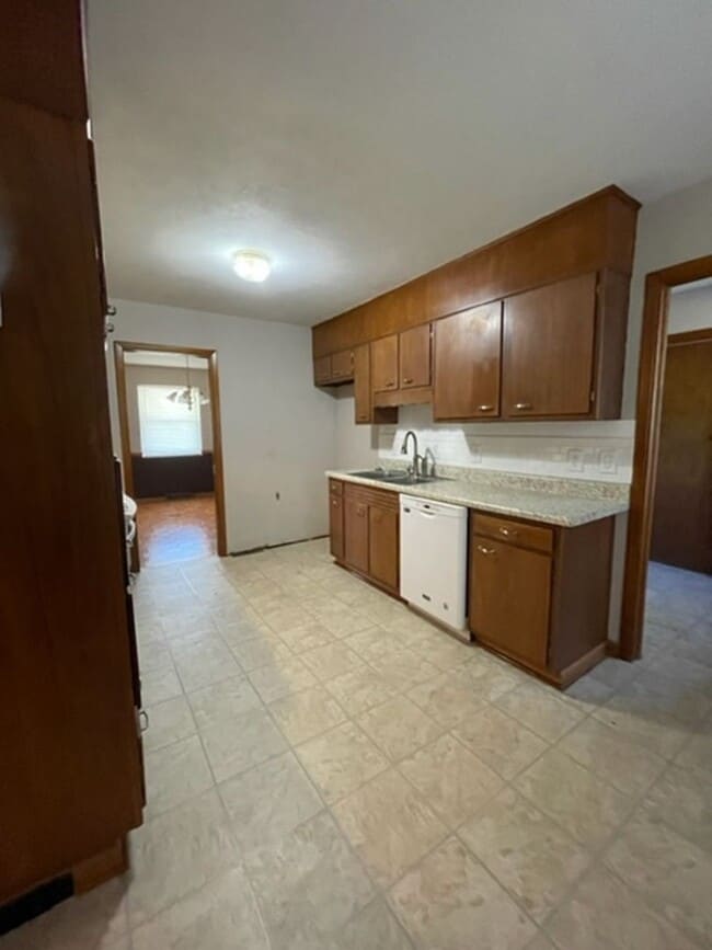 Building Photo - Alcoa 37701 - 3 bedroom, 2 bath ranch home with a carport - Contact Debra Johnson (865) 591-8281