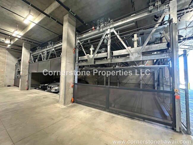 Building Photo - 803 Waimanu St