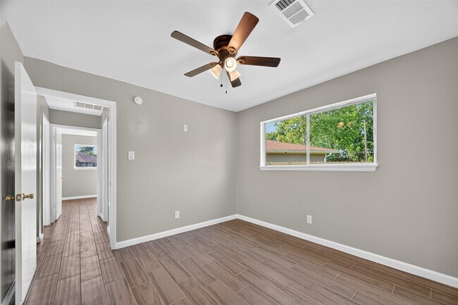 Building Photo - 5126 Denoron Dr