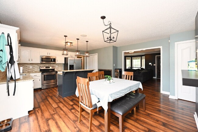 Building Photo - Show-Stopping Rental Home – A Rare Find wi...