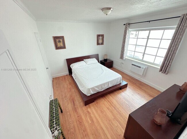 Primary Photo - 7445 Harding Ave