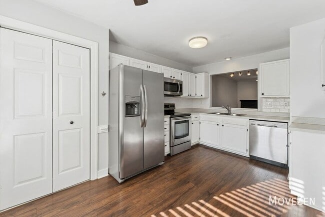 Building Photo - 134 Sanair Ct