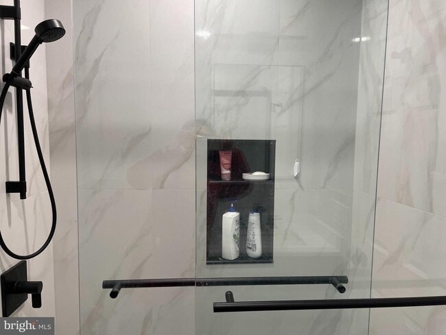 Building Photo - 6 Harris Ct