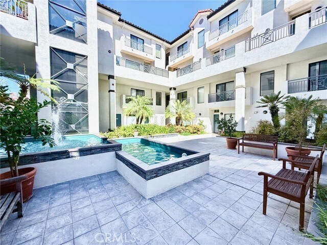 Building Photo - 111 S Oak Knoll Ave