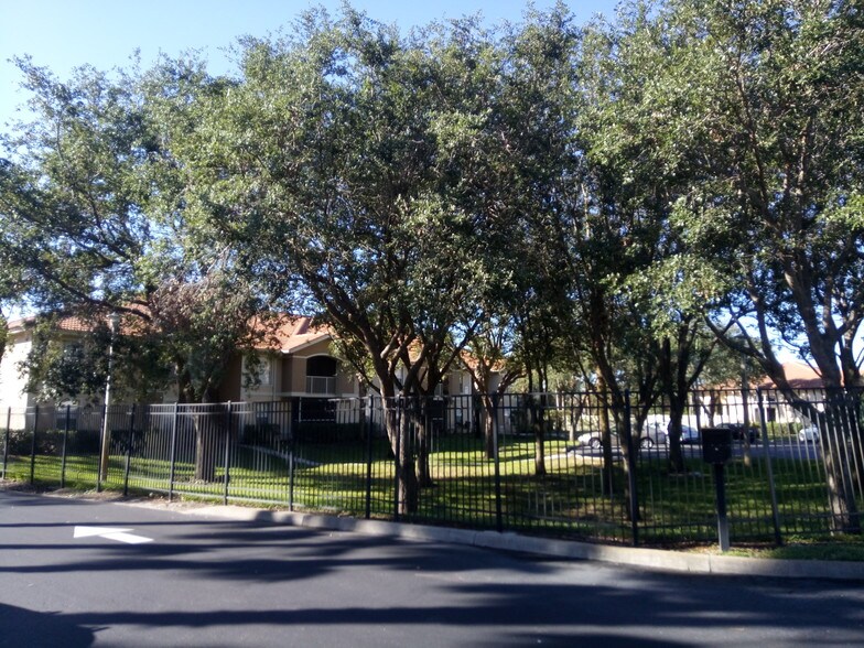 Building Photo - 8215 Ibis Club Dr