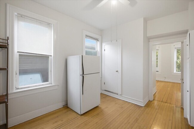 Building Photo - 1616 W Le Moyne St