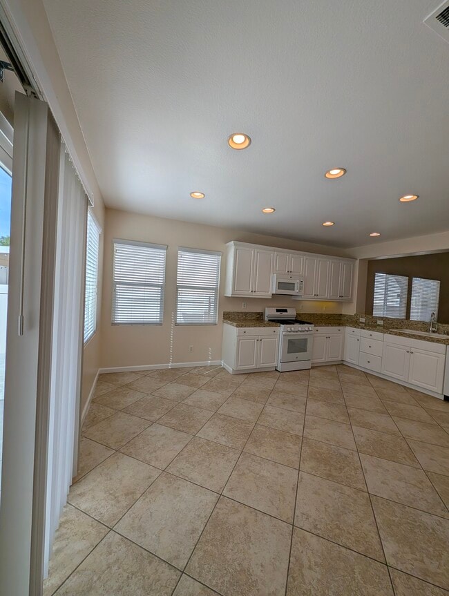 Building Photo - 1468 Burns Ln