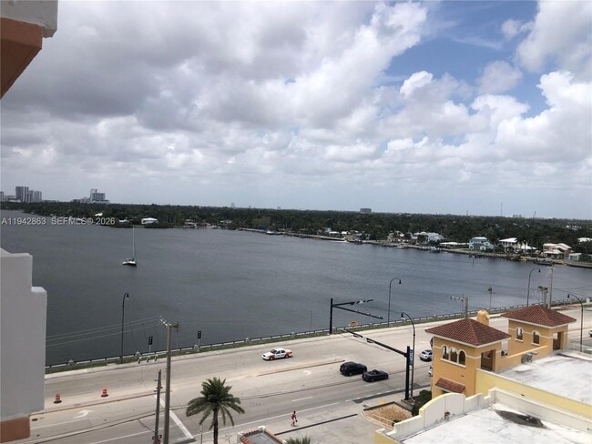 Building Photo - 801 S Ocean Dr