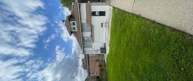 Building Photo - 4919 W Wabansia Ave