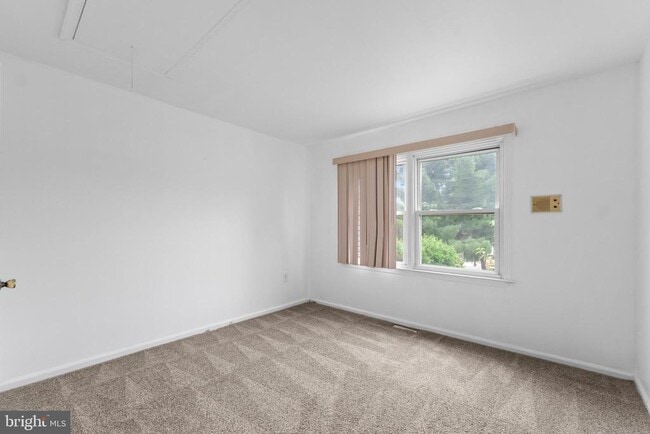 Building Photo - 1578 Yeakel Way
