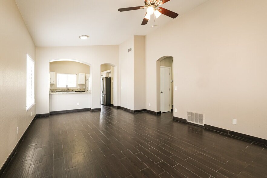 Building Photo - 9204 E Muleshoe St