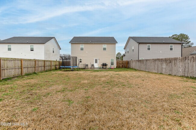 Building Photo - 304 E Franck St