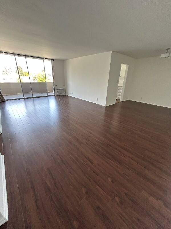 Building Photo - 12221 San Vicente Blvd