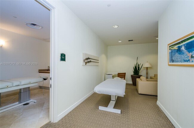 Building Photo - 1643 Brickell Ave