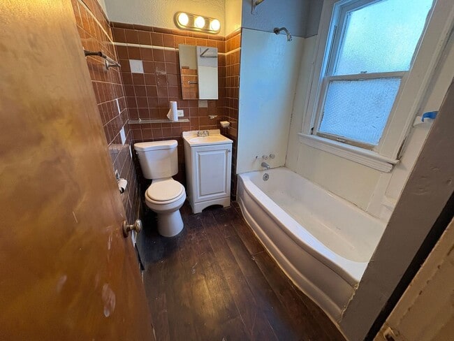 Building Photo - 8123 Vista Ave