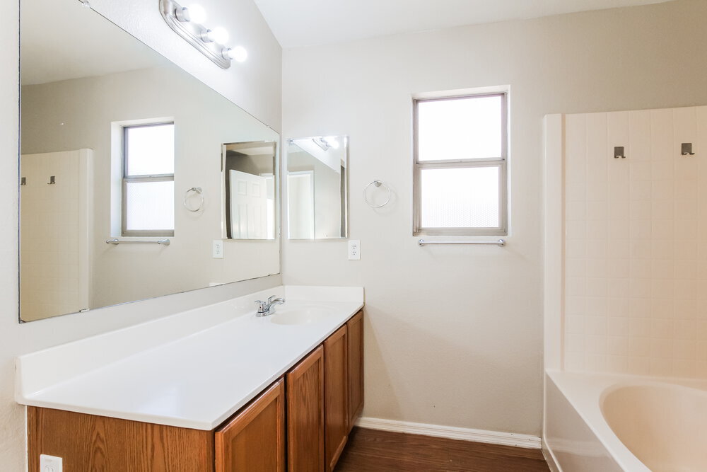 Building Photo - 3319 W Louise Dr