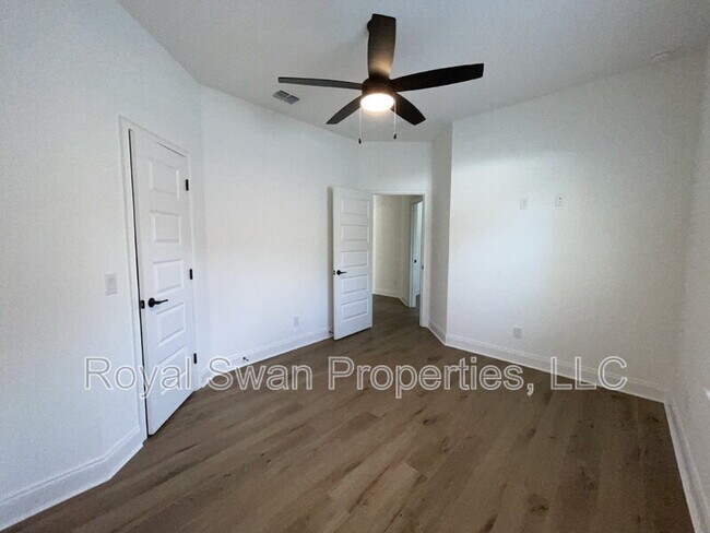 Building Photo - 929 Clearview Ave