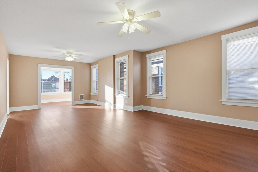 Building Photo - 2303 Sherbrook St